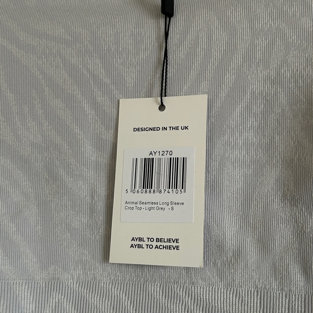 AYBL Animal Seamless Long Sleeve Crop Top - Picture 5 of 5